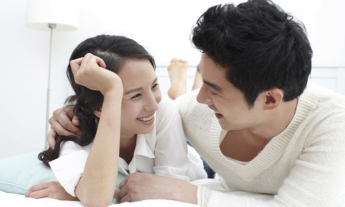 8 thói quen khi ngủ của các ông chồng yêu vợ, bắt buộc phải có số 5
