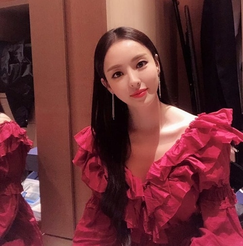 Ảnh hot sao Hàn: Key mếu máo, Jennie vẫn xinh đẹp và cool ngầu