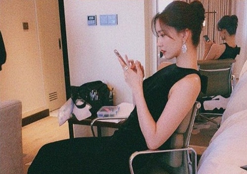 Ảnh hot sao Hàn: Key mếu máo, Jennie vẫn xinh đẹp và cool ngầu