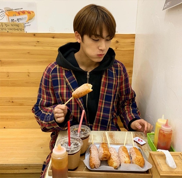 Ảnh hot sao Hàn: Key mếu máo, Jennie vẫn xinh đẹp và cool ngầu