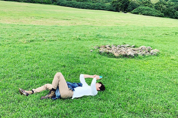 Ảnh hot sao Hàn: Key mếu máo, Jennie vẫn xinh đẹp và cool ngầu