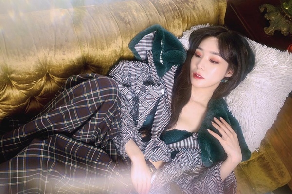 Ảnh hot sao Hàn: Key mếu máo, Jennie vẫn xinh đẹp và cool ngầu