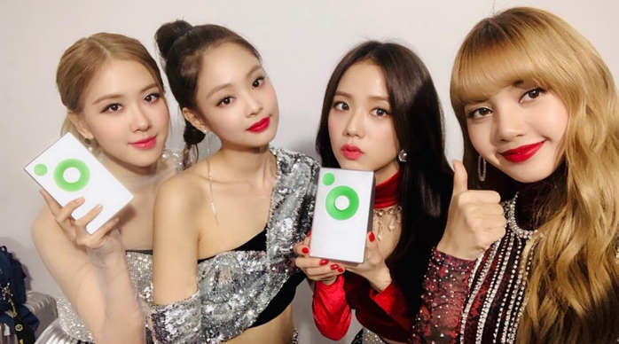 Ảnh hot sao Hàn: Key mếu máo, Jennie vẫn xinh đẹp và cool ngầu