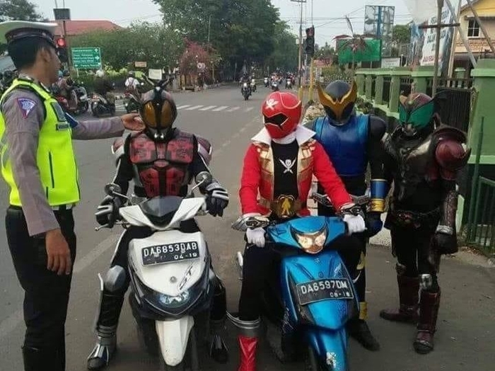 Ảnh vui tuần qua: Ra đường nhớ né ninja, đỉnh cao của làm việc nhóm