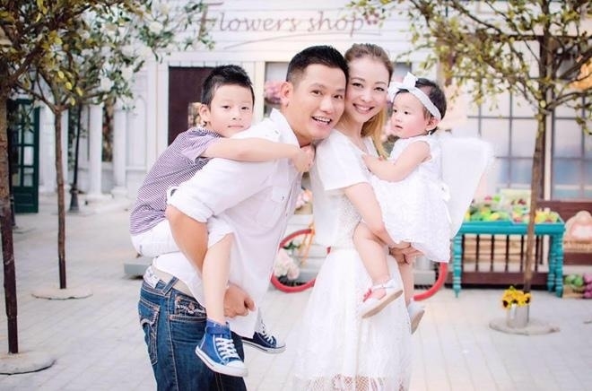 Bận chạy show, con trai riêng của Jennifer vẫn được dượng chăm sóc