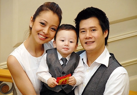 Bận chạy show, con trai riêng của Jennifer vẫn được dượng chăm sóc