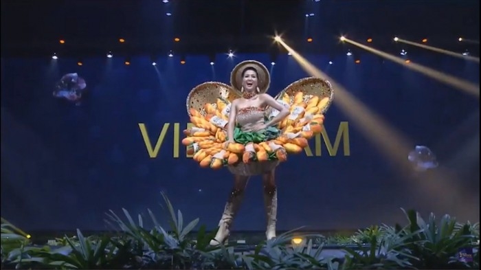 Những bộ trang phục dân tộc chặt chém nhất sân khấu Miss Universe