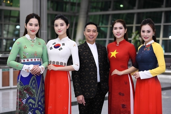 Nam Em lộ thân hình tròn trịa khi biểu diễn áo dài cùng Quỳnh búp bê
