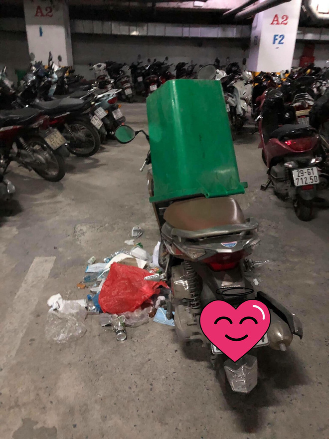 Chỉ vì dựng xe 'vô duyên', chiếc xe nhận 'hình phạt' cực hiểm