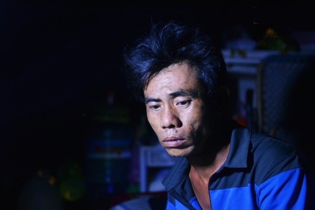 Chú chó mù sau một thời gian đã trở về với anh đánh giày câm