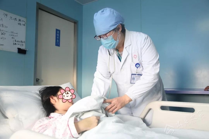 Cô gái 17 tuổi có máu biến thành màu hồng nhạt nhiều cha mẹ giật mình