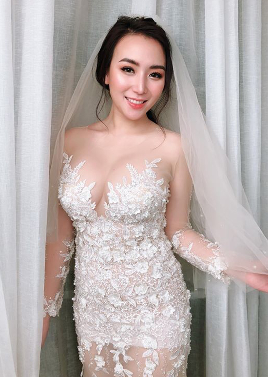 Dat len ban can nhung co vo nong bong cua nam ca si: sexy nhu vo tuan hung van kem xa co gai nay