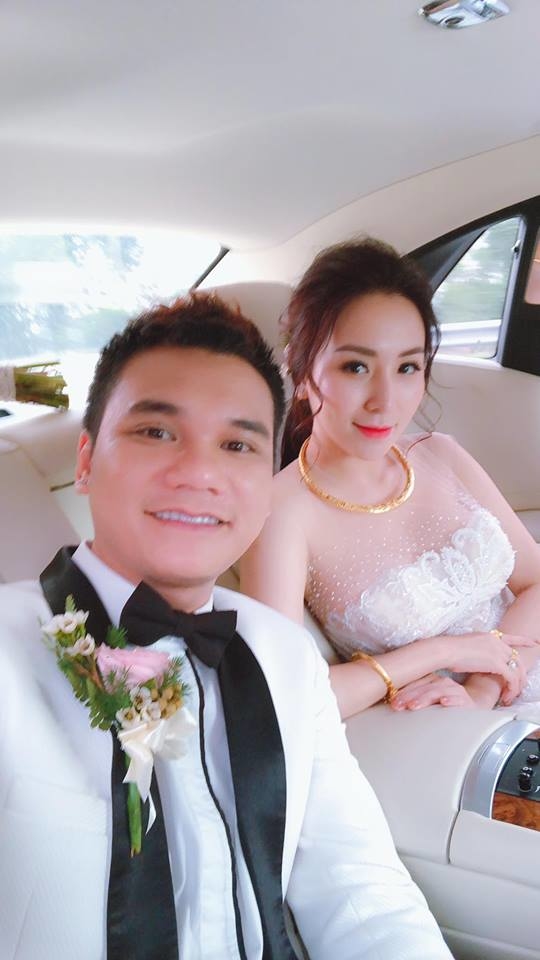 Đặt lên bàn cân những cô vợ nóng bỏng của nam ca sĩ Vbiz