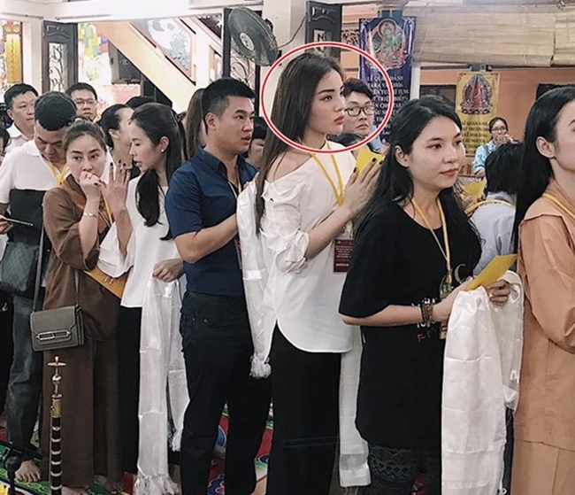 Cung la len chua, nhung Nha Phuong duoc khen bao nhieu thi nguoi dep nay lai bi nem da bay nhieu