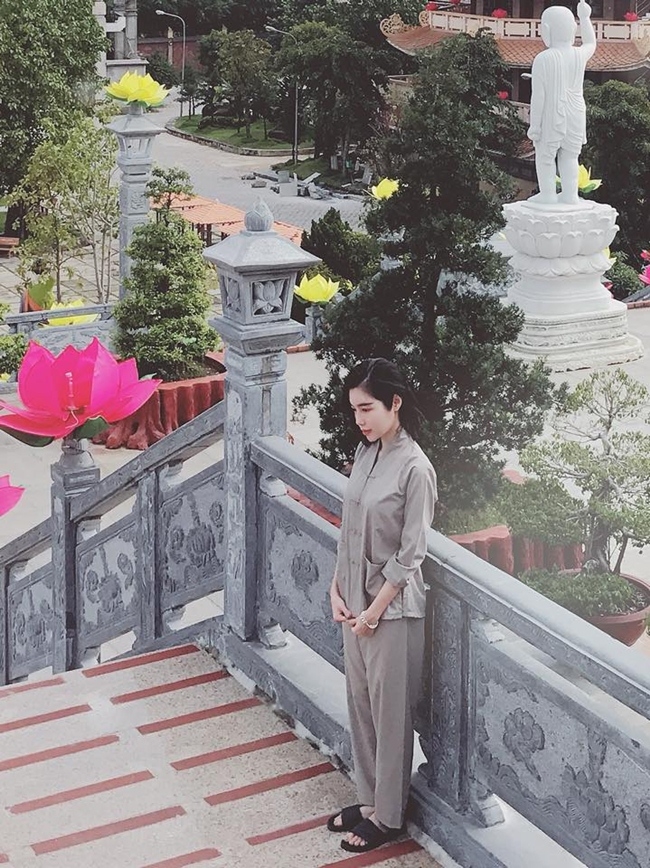 Cung la len chua, nhung Nha Phuong duoc khen bao nhieu thi nguoi dep nay lai bi nem da bay nhieu