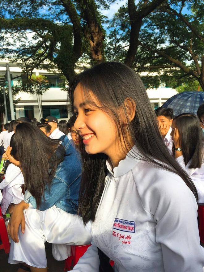 Những cô gái bất ngờ nổi tiếng vì sở hữu 'góc nghiêng thần thánh