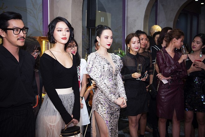 Mặc váy kim sa nhưng Angela Phương Trinh lại quên trang sức tiền tỷ