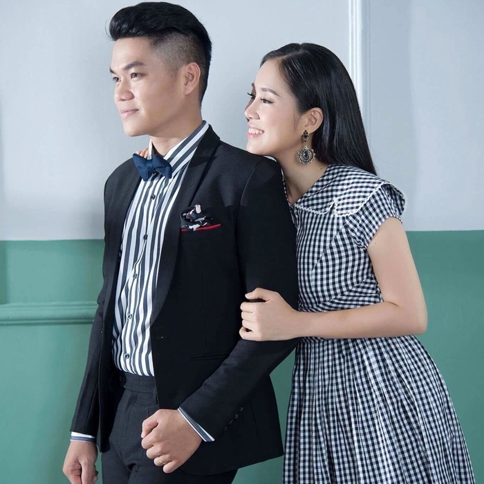 Du la may bay ba gia nhung loat my nu Vbiz nay lai vo cung tre trung khi canh nguoi ay