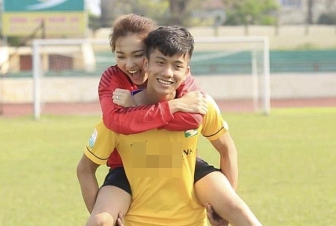 Những cô bồ xinh xắn và quyến rũ của tuyển Việt Nam