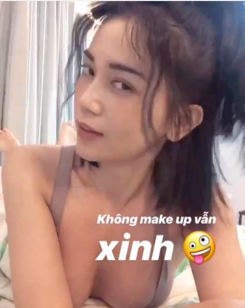 Gu thoi trang than troi cua sao Viet: Chi Pu suyt chut nua nguc nhay ra ngoai