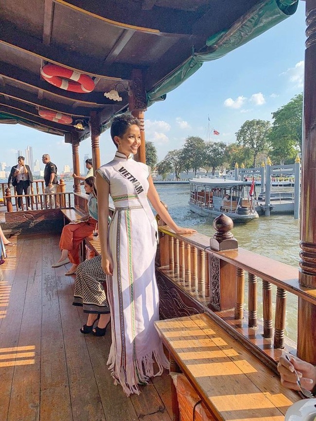 Loạt trang phục đa sắc ấn tượng của H'Hen Niê tại Miss Universe 2018