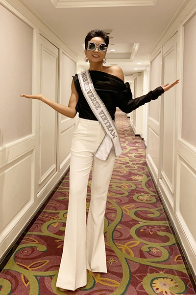 Loạt trang phục đa sắc ấn tượng của H'Hen Niê tại Miss Universe 2018