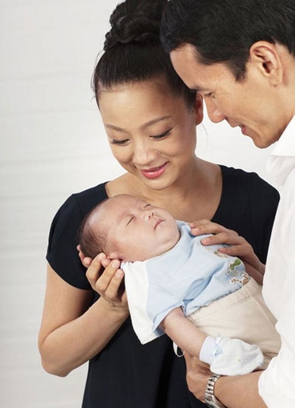 6 mỹ nhân Việt bất chấp nguy hiểm mang thai ở tuổi U40