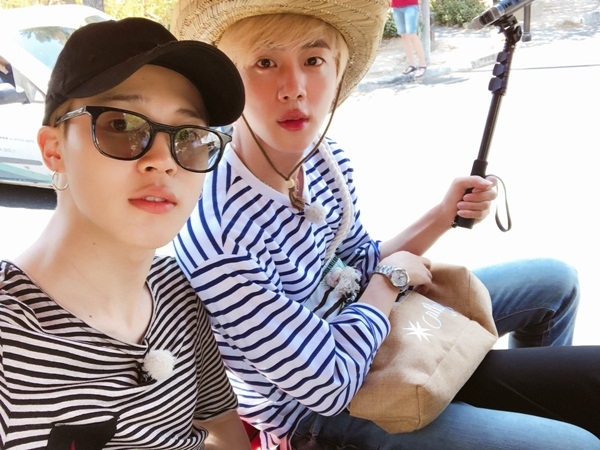 Ảnh hot sao Hàn: E'Dawn mặc quần 'phanh cúc' kỳ quặc