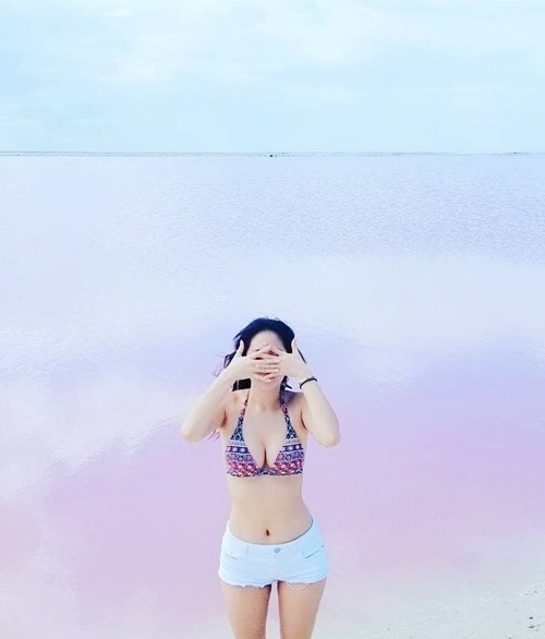 Ảnh hot sao Hàn: E'Dawn mặc quần 'phanh cúc' kỳ quặc