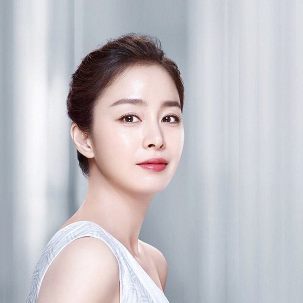 Netizen chê bai nhan sắc của Kim Tae Hee