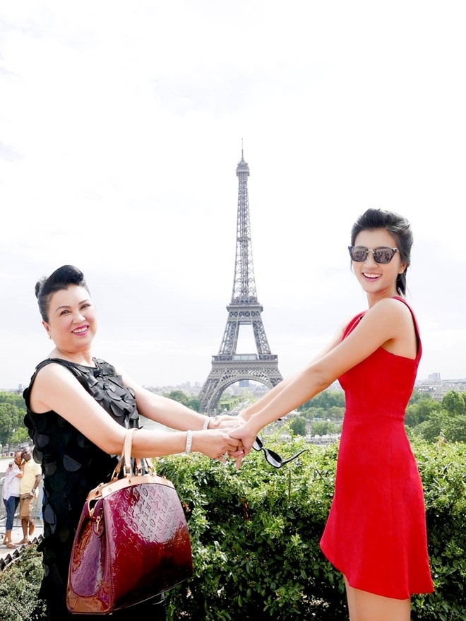 Đẳng cấp mẹ đơn thân showbiz Việt: Sống sang chảnh bất ngờ!