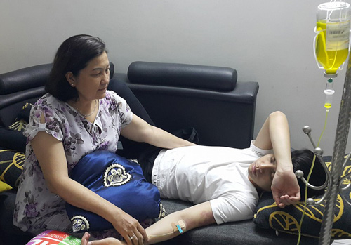 Lien tuc chay show: Nguyen nhan khien sao Viet heo mon nhan sac va suc khoe