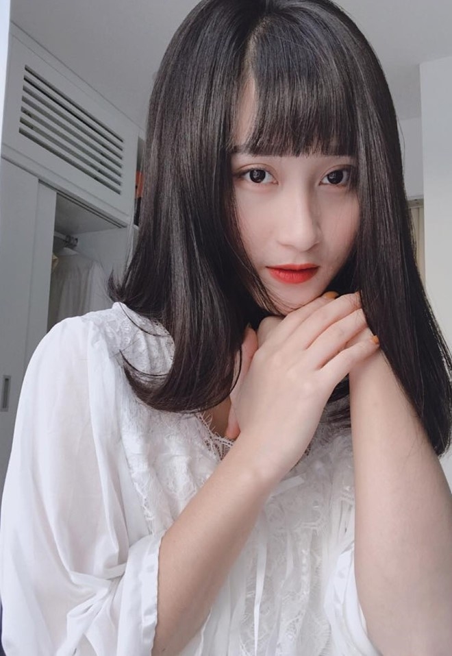 Bạn gái xinh đẹp và quyến rũ của cầu thủ Nguyễn Huy Hùng