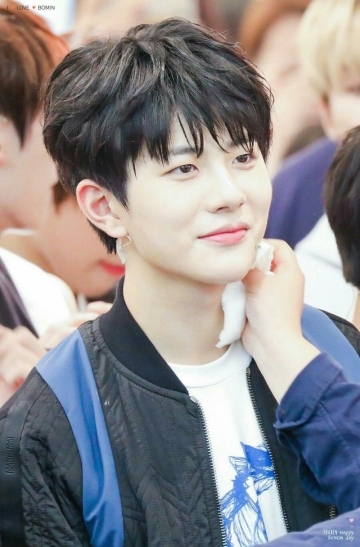 Những idol này còn được giới gay xứ Hàn yêu mến