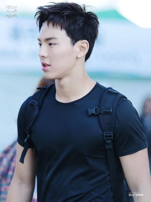 Những idol này còn được giới gay xứ Hàn yêu mến