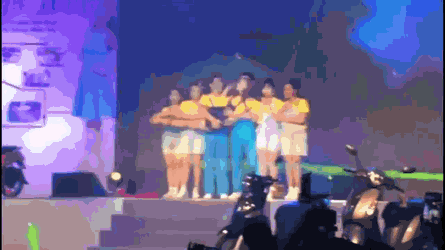 Nhung su co nho doi cua sao Viet: Mai Ngo te sap mat, Hoai Linh nga chong queo