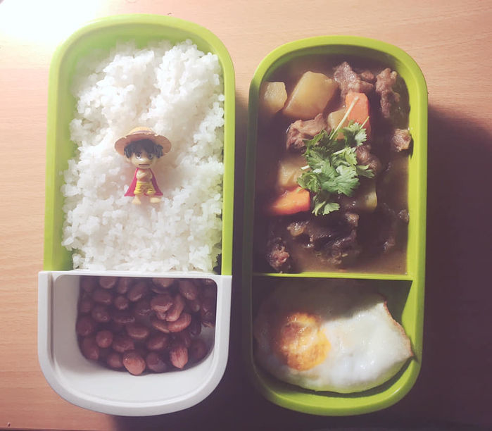Ơn giời! Vợ nhà người ta với những hộp cơm trưa thần thánh đây rồi