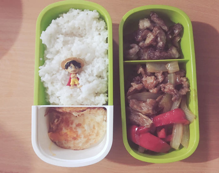 Ơn giời! Vợ nhà người ta với những hộp cơm trưa thần thánh đây rồi