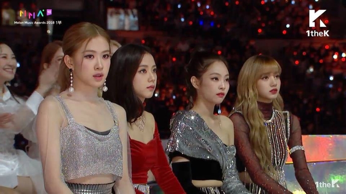 Rosé (BLACKPINK) xinh đẹp trong kiểu tóc mới