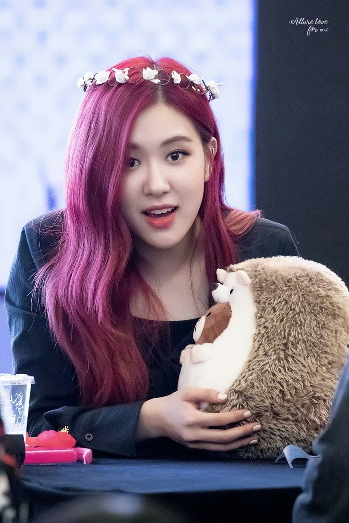 Rosé (BLACKPINK) xinh đẹp trong kiểu tóc mới