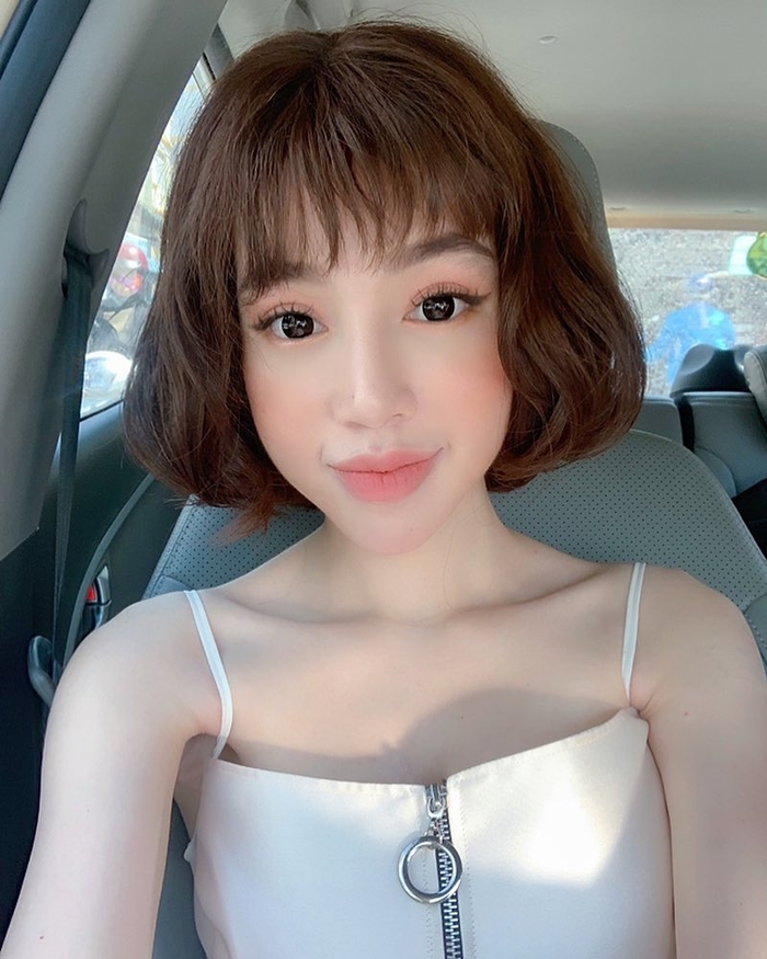 Sao Việt tuần qua: Chi Pu, Đông Nhi, Khả Ngân...