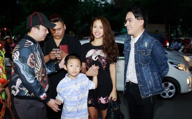 Đẳng cấp mẹ đơn thân showbiz Việt: Sống sang chảnh bất ngờ!