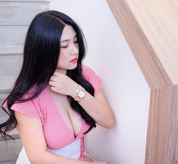 Mẹ đơn thân lột xác trở thành hotmom ngực khủng đầy gợi cảm
