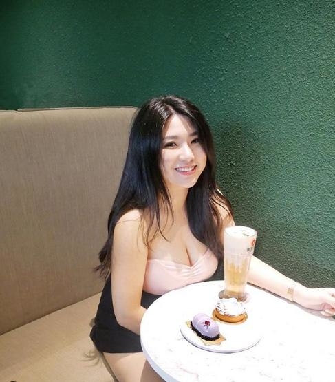Mẹ đơn thân lột xác trở thành hotmom ngực khủng đầy gợi cảm