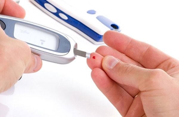 Kỳ lạ người đàn ông máu màu trắng đục bác sĩ tiết lộ nguyên nhân