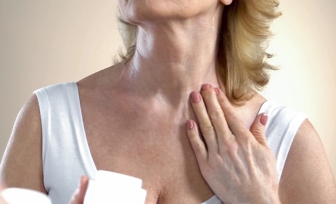 Những cách xóa nếp nhăn vùng ngực khiến chị em tự tin
