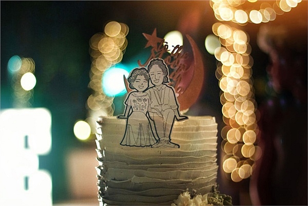 Cô dâu chú rể dùng hình vẽ chibi thay hình chụp ảnh ngày cưới