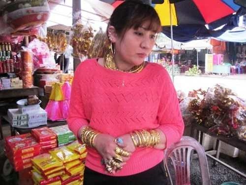 người phụ nữ đeo nhiều vàng nhất Việt Nam, đền Sòng, Thanh Hóa