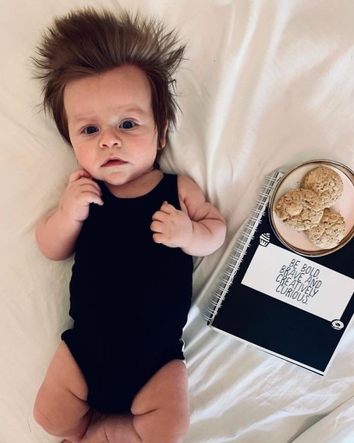 Điểm danh những em nổi như cồn trên mạng vì sở hữu mái tóc chẳng giống ai, các mẹ nhìn vào càng muốn cưng nựng thêm - Ảnh 12. Điểm danh những em nổi như cồn trên mạng vì sở hữu mái tóc chẳng giống ai, các mẹ nhìn vào càng muốn cưng nựng thêm - Ảnh 12.