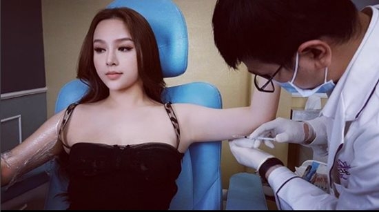 Không cần tập, Huyền Baby làm gì để có cánh tay thon mềm ngay tức thì? - 1